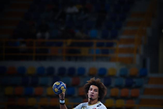FC Barcelona, Barca v Veszprem HC - IHF Men s Handball Club World Championship, WM, Weltmeisterschaft Final Ali Zain, a player for Veszprem, catches the ball during the IHF Men s Super Globe final between Veszprem and Barcelona at the New Administrative Capital Hall in Cairo, Egypt, on October 1, 2026. Cairo Egypt Copyright: xAhmedxMosaadx originalFilename:mosad-notitle261001_npNoD