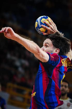 FC Barcelona, Barca v Veszprem HC - IHF Men s Handball Club World Championship, WM, Weltmeisterschaft Final Barcelona s Fernandez scores a point during the IHF Men s Super Globe final between Veszprem and Barcelona at the New Administrative Capital Hall in Cairo, Egypt, on October 1, 2026. Cairo Egypt Copyright: xAhmedxMosaadx originalFilename:mosad-notitle261001_npS6E