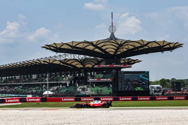 SEPANG, SGR - OCTOBER 02: Lewis Hamilton of Great Britain and Scuderia Ferrari HP in action during friday free practice of the Formula 1 Gulf Air Bahrain Grand Prix on October 02, 2026 held at Sepang International Circuit in Sepang, Malaysia. (Photo by Hazrin Yeob Men Shah Icon Sportswire) AUTO: OCT 02 F1 Bahrain Grand Prix in Malaysia EDITORIAL USE ONLY Icon3782610025081