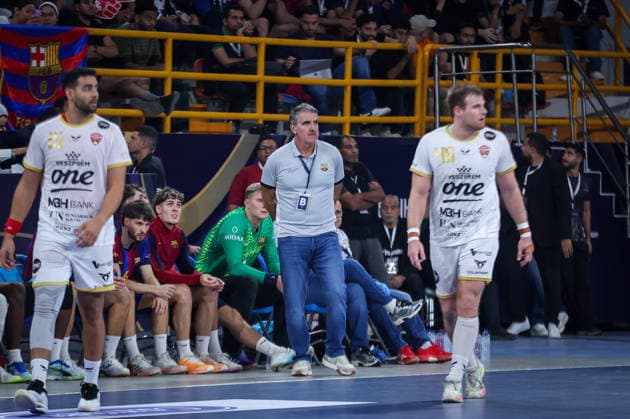Barcelona v Veszprem - 19th IHF Men s Club World Championship, WM, Weltmeisterschaft 2026 - Final Coach Antonio Carlos Ortega Perez of Barcelona during the 19th IHF Men s Club World Championship 2026 final match between Barcelona and Veszprem at the New Administrative Capital Covered Hall on October 1, 2026. New Cairo -New Capital Egypt  Copyright: xAymanxArefx originalFilename:aref-notitle261001_npeHe.jpg
