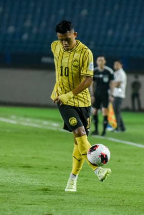 October 1, 2026, Bandung, West Java, Indonesia: Malaysian national team, Nationalteam player ARIF AIMAN show skill against Singapore national team player during the match at FIFA ASEAN Cup 2026 match between Malaysia and Singapore at Si Jalak Harupat Stadium in Bandung, Indonesia. Malaysia wins 6-0. FIFA ASEAN CUP 2026: Malaysia Vs Singapore 6:0  - ZUMAr272 0868391720st Copyright: xDimasxRachmatsyahx