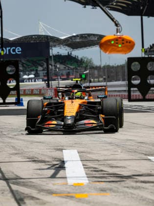 F1 - BAHRAIN GRAND PRIX IN MALAYSIA 2026 01 NORRIS Lando (gbr), McLaren F1 Team MCL40, action during the 2026 Formula 1 Bahrain Grand Prix in Malaysia, 16th round of the 2026 Formula One World Championship, WM, Weltmeisterschaft from October 2 to 4, 2026 on the Sepang International Circuit, in Sepang, Malaysia - SepangMalaysia  Copyright: xXavixBonillax