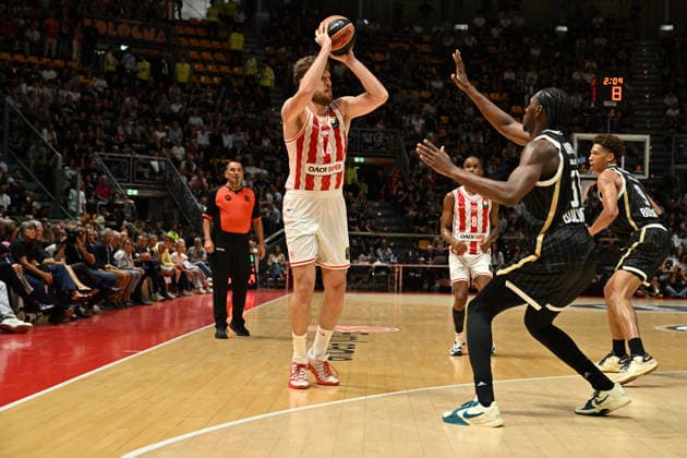 Virtus Bologna v Olympiacos Piraeus - Euroleague 2026 2027 Sasha Vezenkov of Olympiacos Piraeus Basketball plays during the EuroLeague Basketball Championship 2026 2027, Matchday 3 of the regular season game between Virtus Bologna and Olympiacos Piraeus at PalaDozza in Bologna, Italy, on October 1, 2026. Bologna Italy Italy Copyright: xRobertoxTommasinix originalFilename:tommasini-virtusbo261001_npBP2