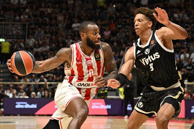 Virtus Bologna v Olympiacos Piraeus - Euroleague 2026 2027 Codi Miller-McIntyre of Olympiacos Piraeus Basketball is contrasted by Kessler Edwards of Virtus Costa Bologna during the EuroLeague Basketball Championship 2026 2027, Matchday 3 of the Regular Season game between Virtus Bologna and Olympiacos Piraeus at PalaDozza in Bologna, Italy, on October 1, 2026. Bologna Italy Italy Copyright: xRobertoxTommasinix originalFilename:tommasini-virtusbo261001_npdBK