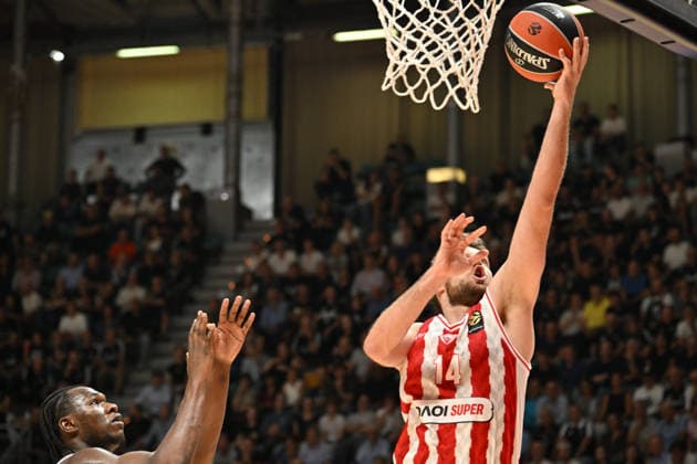 Virtus Bologna v Olympiacos Piraeus - Euroleague 2026 2027 Sasha Vezenkov of Olympiacos Piraeus Basketball plays during the EuroLeague Basketball Championship 2026 2027, Matchday 3 of the regular season game between Virtus Bologna and Olympiacos Piraeus at PalaDozza in Bologna, Italy, on October 1, 2026. Bologna Italy Italy Copyright: xRobertoxTommasinix originalFilename:tommasini-virtusbo261001_nphxo