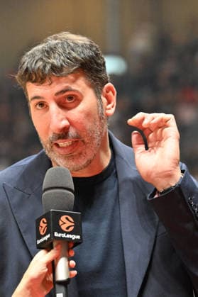 Virtus Bologna v Olympiacos Piraeus - Euroleague 2026 2027 Alex Mumbru, head coach of Virtus Bologna, is pictured during the EuroLeague Basketball Championship 2026 2027, Matchday 3 of the regular season game between Virtus Bologna and Olympiacos Piraeus at PalaDozza in Bologna, Italy, on October 1, 2026. Bologna Italy Italy Copyright: xRobertoxTommasinix originalFilename:tommasini-virtusbo261001_npmow