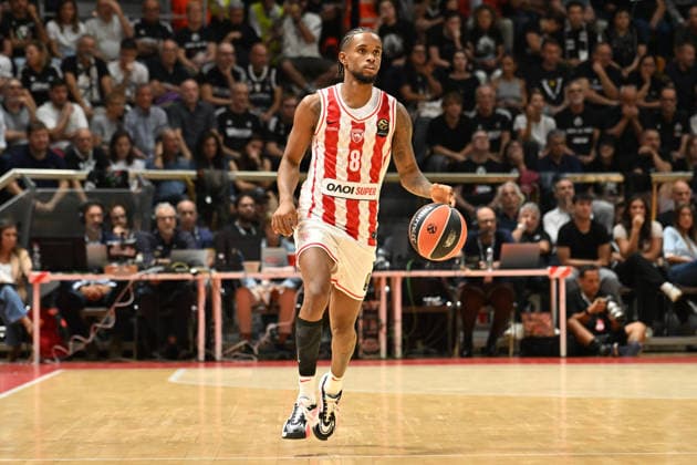Virtus Bologna v Olympiacos Piraeus - Euroleague 2026 2027 Jean Montero of Olympiacos Piraeus Basketball carries the ball during the EuroLeague Basketball Championship 2026 2027, Matchday 3 of the Regular Season game between Virtus Bologna and Olympiacos Piraeus at PalaDozza in Bologna, Italy, on October 1, 2026. Bologna Italy Italy Copyright: xRobertoxTommasinix originalFilename:tommasini-virtusbo261001_npnWf