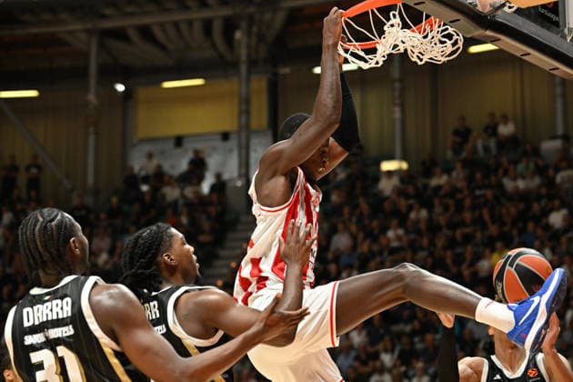 Virtus Bologna v Olympiacos Piraeus - Euroleague 2026 2027 Mbaye Ndiaye of Olympiacos Piraeus Basketball dunks during the EuroLeague Basketball Championship 2026 2027, Matchday 3 of the regular season game between Virtus Bologna and Olympiacos Piraeus at PalaDozza in Bologna, Italy, on October 1, 2026. Bologna Italy Italy Copyright: xRobertoxTommasinix originalFilename:tommasini-virtusbo261001_npt8F