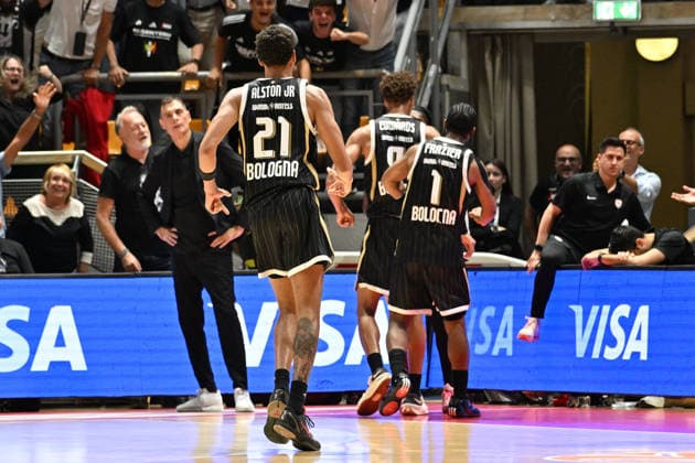 Virtus Bologna v Olympiacos Piraeus - Euroleague 2026 2027 Virtus Bologna players celebrate a victory over Olympiacos Piraeus during the EuroLeague Basketball Championship 2026 2027 regular season at PalaDozza in Bologna, Italy, on October 1, 2026. Bologna Italy Italy  Copyright: xRobertoxTommasinix originalFilename:tommasini-virtusbo261001_npUaA