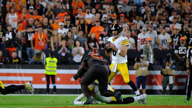 Oct 01, 2026; Aaron Rodgers 8 during the Pittsburgh Steelers vs Cleveland Browns game in Cleveland, OH, USA; at Huntington Bank Field. Mandatory Credit: -Cal Media NFL, American Football Herren, USA 2026: Browns Vs Steelers OCT 01  - ZUMAcp5_ 20261001_faf_cp5_030 Copyright: xJasonxPohuskix