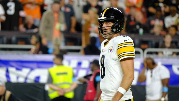Oct 01, 2026; Aaron Rodgers 8 during the Pittsburgh Steelers vs Cleveland Browns game in Cleveland, OH, USA; at Huntington Bank Field. Mandatory Credit: -Cal Media NFL, American Football Herren, USA 2026: Browns Vs Steelers OCT 01  - ZUMAcp5_ 20261001_faf_cp5_036 Copyright: xJasonxPohuskix