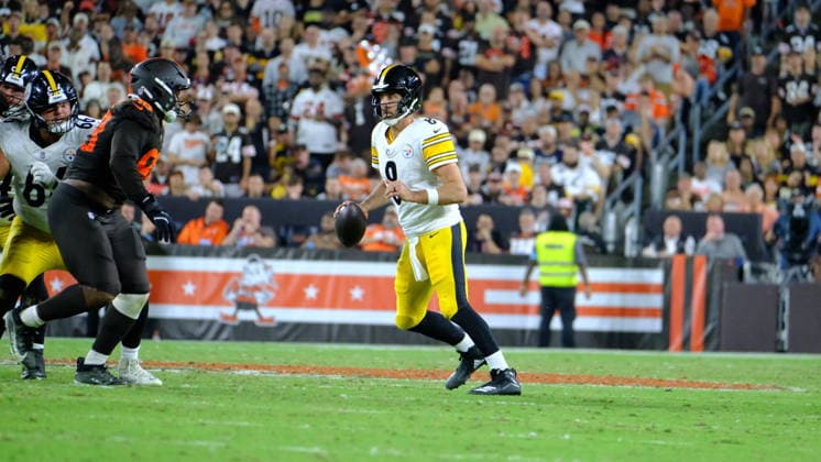 Oct 01, 2026; Aaron Rodgers 8 during the Pittsburgh Steelers vs Cleveland Browns game in Cleveland, OH, USA; at Huntington Bank Field. Mandatory Credit: -Cal Media Cleveland USA - ZUMAcp5_ 20261001_faf_cp5_042 Copyright: xJasonxPohuskix