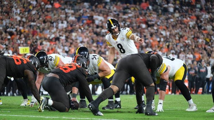 Oct 01, 2026; Aaron Rodgers 8 during the Pittsburgh Steelers vs Cleveland Browns game in Cleveland, OH, USA; at Huntington Bank Field. Mandatory Credit: -Cal Media NFL, American Football Herren, USA 2026: Browns Vs Steelers OCT 01  - ZUMAcp5_ 20261001_faf_cp5_058 Copyright: xJasonxPohuskix