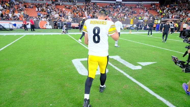 Oct 01, 2026; Aaron Rodgers 8 during the Pittsburgh Steelers vs Cleveland Browns game in Cleveland, OH, USA; at Huntington Bank Field. Mandatory Credit: -Cal Media NFL, American Football Herren, USA 2026: Browns Vs Steelers OCT 01  - ZUMAcp5_ 20261001_faf_cp5_067 Copyright: xJasonxPohuskix