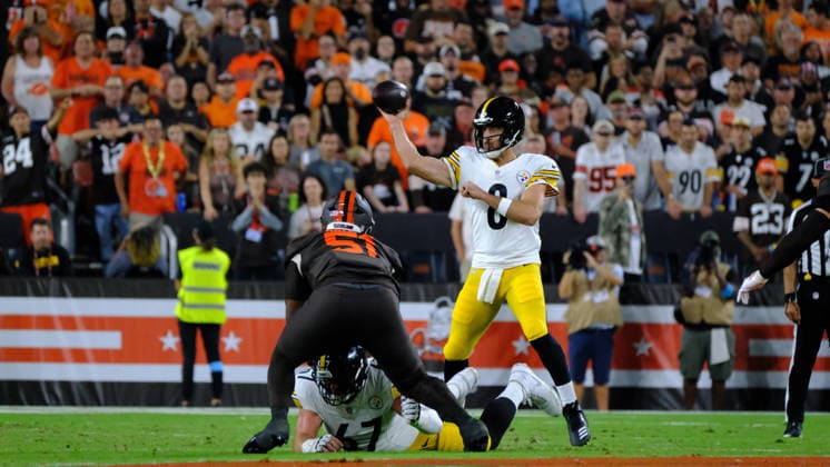 Oct 01, 2026; Aaron Rodgers 8 during the Pittsburgh Steelers vs Cleveland Browns game in Cleveland, OH, USA; at Huntington Bank Field. Mandatory Credit: -Cal Media Cleveland USA - ZUMAcp5_ 20261001_faf_cp5_063 Copyright: xJasonxPohuskix