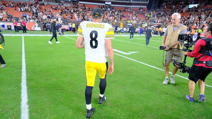 Oct 01, 2026; Aaron Rodgers 8 during the Pittsburgh Steelers vs Cleveland Browns game in Cleveland, OH, USA; at Huntington Bank Field. Mandatory Credit: -Cal Media NFL, American Football Herren, USA 2026: Browns Vs Steelers OCT 01  - ZUMAcp5_ 20261001_faf_cp5_080 Copyright: xJasonxPohuskix