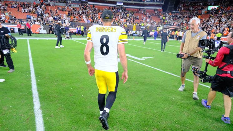 Oct 01, 2026; Aaron Rodgers 8 during the Pittsburgh Steelers vs Cleveland Browns game in Cleveland, OH, USA; at Huntington Bank Field. Mandatory Credit: -Cal Media Cleveland USA - ZUMAcp5_ 20261001_faf_cp5_068 Copyright: xJasonxPohuskix