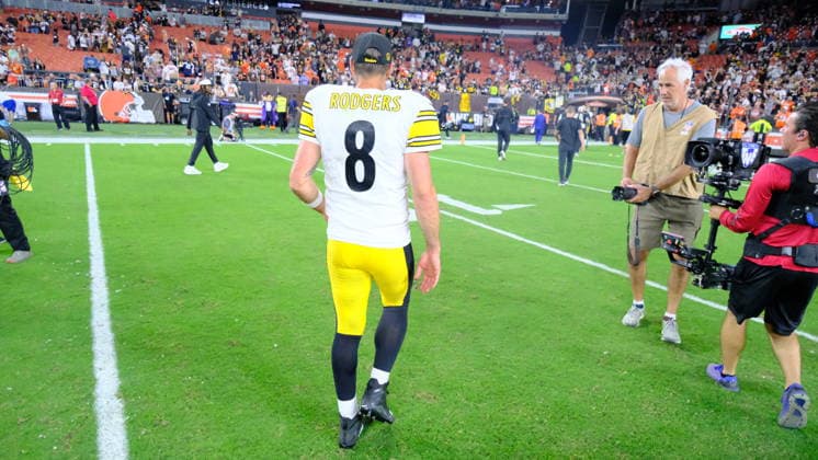 Oct 01, 2026; Aaron Rodgers 8 during the Pittsburgh Steelers vs Cleveland Browns game in Cleveland, OH, USA; at Huntington Bank Field. Mandatory Credit: -Cal Media Cleveland USA - ZUMAcp5_ 20261001_faf_cp5_083 Copyright: xJasonxPohuskix