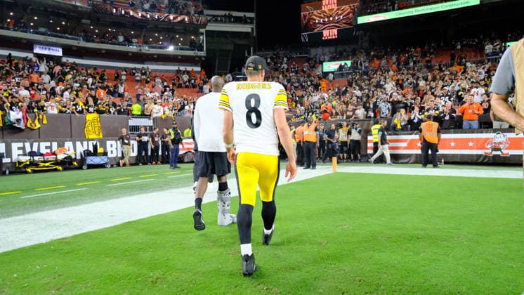 Oct 01, 2026; Aaron Rodgers 8 during the Pittsburgh Steelers vs Cleveland Browns game in Cleveland, OH, USA; at Huntington Bank Field. Mandatory Credit: -Cal Media Cleveland USA - ZUMAcp5_ 20261001_faf_cp5_085 Copyright: xJasonxPohuskix