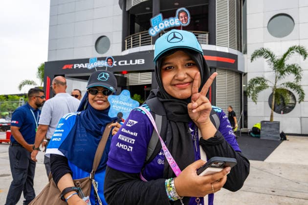 MOTORSPORTS - Formula 1 - 2026 Bahrain Grand Prix in Malaysia Photo by IPA ABACAPRESS.COM89208065 - F1 Malaysian fans during Media Day for the 2026 Formula 1 Gulf Air Bahrain Grand Prix in Malaysia at the Sepang International Circuit in Sepang, Malaysia. Round 16 of 23 in the 2026 FIA Formula One World Championship, WM, Weltmeisterschaft held October 2–4, 2026. The race was moved from Bahrain to Malaysia and held at the Sepang International Circuit during the 2026 Bahrain Grand Prix in Malaysia, part of the Formula 1 Championship, on October 1, 2026. Copyright: xIPAxSport ABACAx