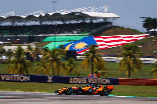 F1 - BAHRAIN GRAND PRIX IN MALAYSIA 2026 01 NORRIS Lando (gbr), McLaren F1 Team MCL40, action during the 2026 Formula 1 Bahrain Grand Prix in Malaysia, 16th round of the 2026 Formula One World Championship, WM, Weltmeisterschaft from October 2 to 4, 2026 on the Sepang International Circuit, in Sepang, Malaysia - SepangMalaysia  Copyright: xANTONINxVINCENTx