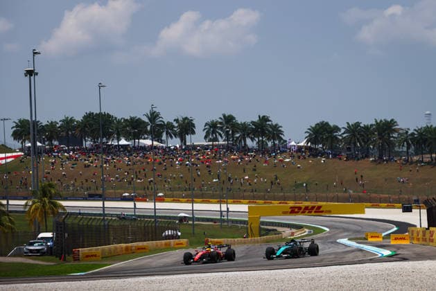 F1 - BAHRAIN GRAND PRIX IN MALAYSIA 2026 44 HAMILTON Lewis (gbr), Scuderia Ferrari SF-26, 12 KIMI ANTONELLI Andrea (ita), Mercedes AMG F1 Team W17, action during the 2026 Formula 1 Bahrain Grand Prix in Malaysia, 16th round of the 2026 Formula One World Championship, WM, Weltmeisterschaft from October 2 to 4, 2026 on the Sepang International Circuit, in Sepang, Malaysia - SepangMalaysia  Copyright: xANTONINxVINCENTx