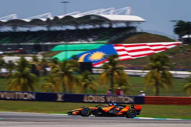 F1 - BAHRAIN GRAND PRIX IN MALAYSIA 2026 81 PIASTRI Oscar (aus), McLaren F1 Team MCL40, action during the 2026 Formula 1 Bahrain Grand Prix in Malaysia, 16th round of the 2026 Formula One World Championship, WM, Weltmeisterschaft from October 2 to 4, 2026 on the Sepang International Circuit, in Sepang, Malaysia - SepangMalaysia Copyright: xANTONINxVINCENTx