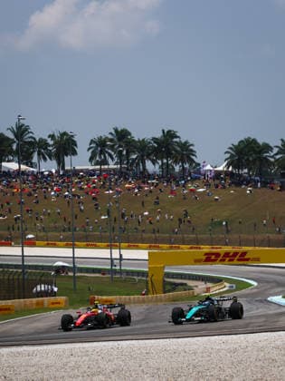 F1 - BAHRAIN GRAND PRIX IN MALAYSIA 2026 44 HAMILTON Lewis (gbr), Scuderia Ferrari SF-26, 12 KIMI ANTONELLI Andrea (ita), Mercedes AMG F1 Team W17, action during the 2026 Formula 1 Bahrain Grand Prix in Malaysia, 16th round of the 2026 Formula One World Championship, WM, Weltmeisterschaft from October 2 to 4, 2026 on the Sepang International Circuit, in Sepang, Malaysia - SepangMalaysia  Copyright: xANTONINxVINCENTx
