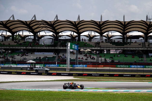 F1 - BAHRAIN GRAND PRIX IN MALAYSIA 2026 06 HADJAR Isack (fra), Red Bull Racing Ford RB22, action during the 2026 Formula 1 Bahrain Grand Prix in Malaysia, 16th round of the 2026 Formula One World Championship, WM, Weltmeisterschaft from October 2 to 4, 2026 on the Sepang International Circuit, in Sepang, Malaysia - SepangMalaysia Copyright: xALBERTOxVIMERCATIx