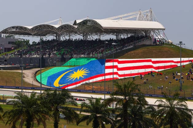 F1 - BAHRAIN GRAND PRIX IN MALAYSIA 2026 44 HAMILTON Lewis (gbr), Scuderia Ferrari SF-26, action during the 2026 Formula 1 Bahrain Grand Prix in Malaysia, 16th round of the 2026 Formula One World Championship, WM, Weltmeisterschaft from October 2 to 4, 2026 on the Sepang International Circuit, in Sepang, Malaysia - SepangMalaysia  Copyright: xANTONINxVINCENTx