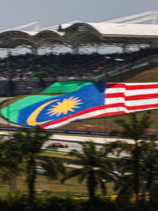 F1 - BAHRAIN GRAND PRIX IN MALAYSIA 2026 01 NORRIS Lando (gbr), McLaren F1 Team MCL40, action during the 2026 Formula 1 Bahrain Grand Prix in Malaysia, 16th round of the 2026 Formula One World Championship, WM, Weltmeisterschaft from October 2 to 4, 2026 on the Sepang International Circuit, in Sepang, Malaysia - SepangMalaysia  Copyright: xANTONINxVINCENTx
