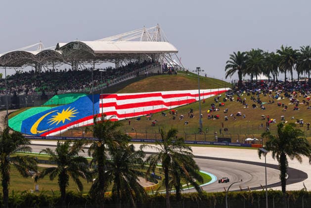 F1 - BAHRAIN GRAND PRIX IN MALAYSIA 2026 44 HAMILTON Lewis (gbr), Scuderia Ferrari SF-26, action during the 2026 Formula 1 Bahrain Grand Prix in Malaysia, 16th round of the 2026 Formula One World Championship, WM, Weltmeisterschaft from October 2 to 4, 2026 on the Sepang International Circuit, in Sepang, Malaysia - SepangMalaysia  Copyright: xANTONINxVINCENTx