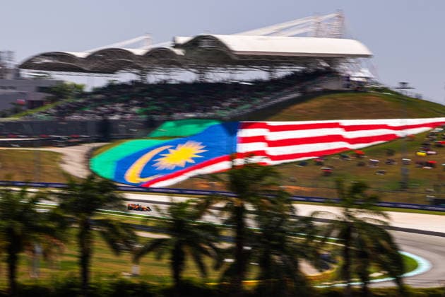 F1 - BAHRAIN GRAND PRIX IN MALAYSIA 2026 81 PIASTRI Oscar (aus), McLaren F1 Team MCL40, action during the 2026 Formula 1 Bahrain Grand Prix in Malaysia, 16th round of the 2026 Formula One World Championship, WM, Weltmeisterschaft from October 2 to 4, 2026 on the Sepang International Circuit, in Sepang, Malaysia - SepangMalaysia Copyright: xANTONINxVINCENTx
