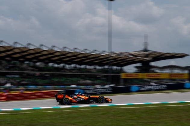 F1 - BAHRAIN GRAND PRIX IN MALAYSIA 2026 81 PIASTRI Oscar (aus), McLaren F1 Team MCL40, action during the 2026 Formula 1 Bahrain Grand Prix in Malaysia, 16th round of the 2026 Formula One World Championship, WM, Weltmeisterschaft from October 2 to 4, 2026 on the Sepang International Circuit, in Sepang, Malaysia - SepangMalaysia Copyright: xALBERTOxVIMERCATIx