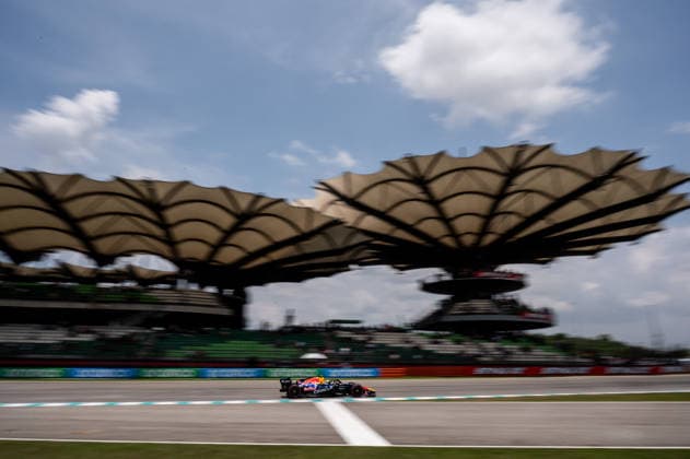 F1 - BAHRAIN GRAND PRIX IN MALAYSIA 2026 06 HADJAR Isack (fra), Red Bull Racing Ford RB22, action during the 2026 Formula 1 Bahrain Grand Prix in Malaysia, 16th round of the 2026 Formula One World Championship, WM, Weltmeisterschaft from October 2 to 4, 2026 on the Sepang International Circuit, in Sepang, Malaysia - SepangMalaysia Copyright: xALBERTOxVIMERCATIx