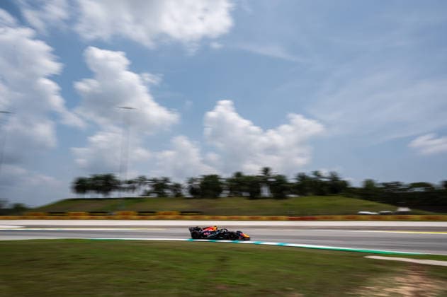 F1 - BAHRAIN GRAND PRIX IN MALAYSIA 2026 06 HADJAR Isack (fra), Red Bull Racing Ford RB22, action during the 2026 Formula 1 Bahrain Grand Prix in Malaysia, 16th round of the 2026 Formula One World Championship, WM, Weltmeisterschaft from October 2 to 4, 2026 on the Sepang International Circuit, in Sepang, Malaysia - SepangMalaysia Copyright: xALBERTOxVIMERCATIx