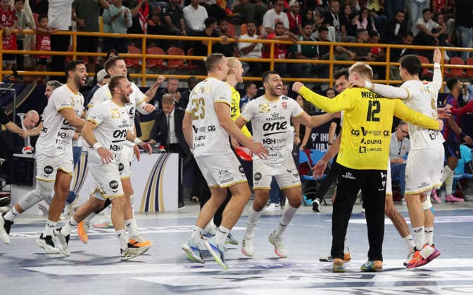 Handball - 2026 IHF Men s Handball Club World Championship, WM, Weltmeisterschaft in Egypt Players of Veszprem HC celebrate after winning the 2026 IHF Men s Handball Club World Championship final match between FC Barcelona, Barca and Veszprem HC, in the New Administrative Capital, Egypt, on October 01, 2026. New Administrative Capital EGYPT  Copyright: xMatrixxImages KhaledxElfiqix