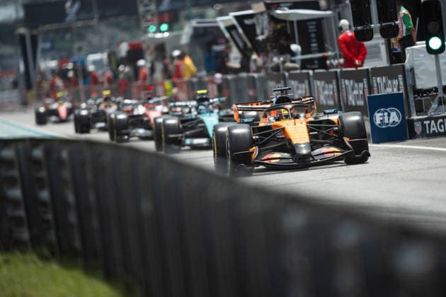 Formula 1 Gulf Air Bahrain Grand Prix in Malaysia 2026 Levi Erb OVERTAKE MAXPPP - Sepang 02 10 2026 81 PIASTRI Oscar (aus), McLaren Mastercard F1 Team, action at the Formula 1 Gulf Air Bahrain Grand Prix 2026 in Malaysia, the 15th round of the 2026 FIA Formula 1 World Championship, WM, Weltmeisterschaft at the Sepang International circuit, from 1 to 4 October 2026 Sepang Sepang International Circuit Malaysia  Copyright: xOVERTAKE MAXPPPxLevixErbx OVT202610020424 OVT202610020424