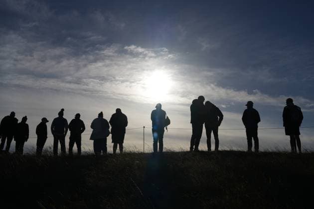 Crowd gallery on the first hole at Kingsbarns. Alfred Dunhill Links Championship, Round 2, Kingsbarns, Fife, UK, Scotland - 02 Oct 2026 United Kingdom  Copyright: xStuartxWallace Shutterstockx 17181490a