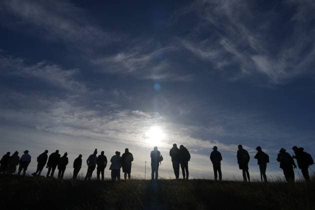 Crowd on the first hole at Kingsbarns. Alfred Dunhill Links Championship, Round 2, Kingsbarns, Tayside, UK, Scotland - 02 Oct 2026 United Kingdom  Copyright: xStuartxWallace Shutterstockx 17181491a