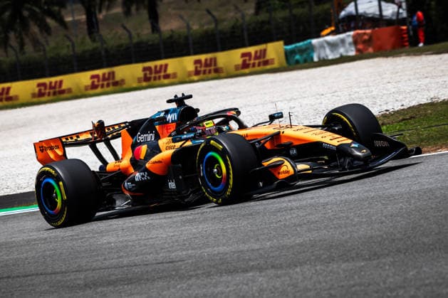 2026 Formula One Bahrain Grand Prix Sepang Circuit, Kuala Lumpur, Malaysia. 2.October.2026; Oscar Piastri of Australia and McLaren Mastercard F1 Team during Free Practice 1 Formula One Bahrain Grand Prix Kuala Lumpur Sepang Circuit Malaysia Copyright: xJayxHiranox