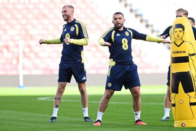 Oli McBurnie and John McGinn Scotland Team Training, International Football, Barclays Hampden, Glasgow, Scotland, UK - 02 Oct 2026Glasgow Lesser Hampden Scotland United Kingdom  Copyright: xMarkxRunnacles Shutterstockx 17180413l