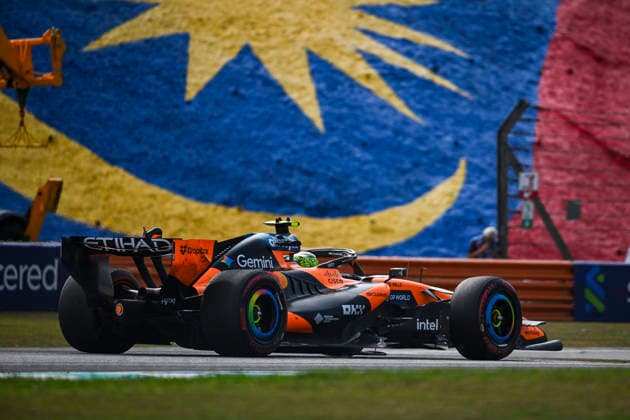 F1 - BAHRAIN GRAND PRIX IN MALAYSIA 2026 01 NORRIS Lando (gbr), McLaren F1 Team MCL40, action during the 2026 Formula 1 Bahrain Grand Prix in Malaysia, 16th round of the 2026 Formula One World Championship, WM, Weltmeisterschaft from October 2 to 4, 2026 on the Sepang International Circuit, in Sepang, Malaysia - SepangMalaysia  Copyright: xALBERTOxVIMERCATIx