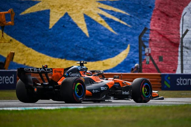 F1 - BAHRAIN GRAND PRIX IN MALAYSIA 2026 81 PIASTRI Oscar (aus), McLaren F1 Team MCL40, action during the 2026 Formula 1 Bahrain Grand Prix in Malaysia, 16th round of the 2026 Formula One World Championship, WM, Weltmeisterschaft from October 2 to 4, 2026 on the Sepang International Circuit, in Sepang, Malaysia - SepangMalaysia Copyright: xALBERTOxVIMERCATIx