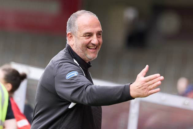 Frank Schmidt, head coach of 1 FC Heidenheim, extends his hand in greeting GER, 1 FC Heidenheim 1846 e.V. vs. FC Würzburger Kickers, soccer, men s friendly matches, 2026–2027 season, October 2, 2026 GER, 1 FC Heidenheim 1846 e.V. vs. FC Würzburger Kickers, soccer, men’s friendly matches, 2026–2027 season, October 2, 2026, Heidenheim an der Brenz Copyright: xEibner-Pressefoto GeraldxOelze-dexStoppanyx EP_ODS