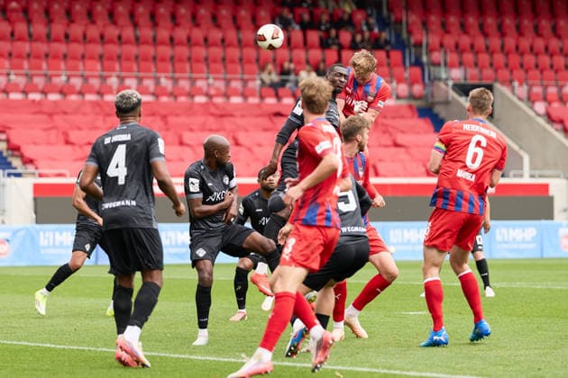 Nathan de Medina, FC Wuerzburger Kickers, 04, David Kinsombi, FC Wuerzburger Kickers, 08, Heading duel: Taris Bonga, FC Wuerzburger Kickers, 30, Mikkel Kaufmann, 1 FC Heidenheim, 29, Patrick Mainka, 1 FC Heidenheim, 06 GER, 1 FC Heidenheim 1846 e.V. vs. FC Würzburg Kickers, Soccer, Men’s Friendly Matches, 2026–2027 Season, October 2, 2026, GER, 1 FC Heidenheim 1846 e.V. vs. FC Würzburg Kickers, Soccer, Men’s Friendly Matches, 2026–2027 Season, October 2, 2026, Heidenheim an der Brenz Copyright: xEibner-Pressefoto GeraldxOelze-dexStoppanyx EP_ODS