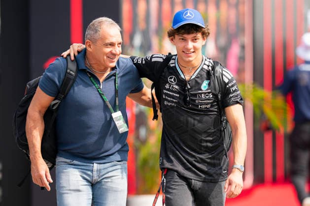 FORMULA 1 BAHRAIN GRAND PRIX IN MALAYSIA 2026 Kimi Antonelli (ITA) 12 Mercedes and Marco Antonelli (Father of Kimi Antonelli) arriving for practice during the Formula 1 Gulf Air Bahrain Grand Prix in Malaysia 2026, Round 16 of the 2026 Formula 1 World Championship, WM, Weltmeisterschaft from 2nd - 4th October 2026 at Sepang International Circuit, Sepang, Malaysia. Credit: Robbie Hoad Every Second Media Editorial use only. All images are copyright Every Second Media Limited. No images may be reproduced without prior permission. Copyright: xIMAGO EveryxSecondxMediax ESM-2195-0184 RobbiexHoadx xEveryxSecondxMediax