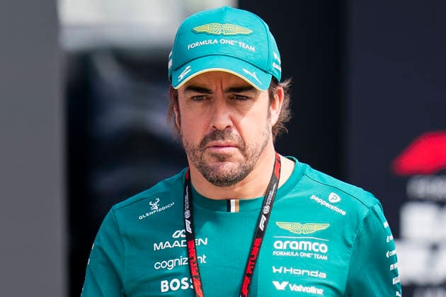FORMULA 1 BAHRAIN GRAND PRIX IN MALAYSIA 2026 Fernando Alonso (SPA) 14 Aston Martin arriving for practice during the Formula 1 Gulf Air Bahrain Grand Prix in Malaysia 2026, Round 16 of the 2026 Formula 1 World Championship, WM, Weltmeisterschaft from 2nd - 4th October 2026 at Sepang International Circuit, Sepang, Malaysia. Credit: Robbie Hoad Every Second Media Editorial use only. All images are copyright Every Second Media Limited. No images may be reproduced without prior permission. Copyright: xIMAGO EveryxSecondxMediax ESM-2195-0209 RobbiexHoadx xEveryxSecondxMediax