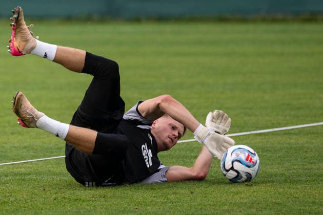 The Czech national soccer team training session during the media program prior to the UEFA Nations League match against Spain, in Prague, Czech Republic, October 2, 2026. Czech Antonin Kinsky in action. (CTKxPhoto MichalxKamaryt) CTKPhotoP2026100205102  CTKPhotoP2026100205102