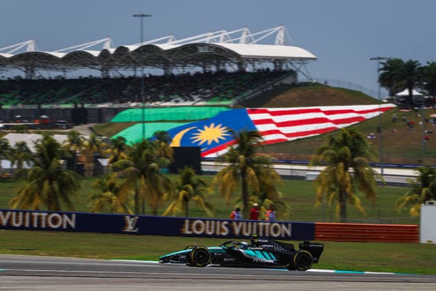 12 KIMI ANTONELLI Andrea (ITA), Mercedes AMG F1 Team W17, action from the 2026 Bahrain F1 GP 16 in Malaysia, 2026 Bahrain F1 GP 16 in Malaysia, 81 PIASTRI Oscar (USA), McLaren F1 Team MCL40, action at the 2026 Bahrain F1 Grand Prix, Round 16, in Malaysia 12 KIMI ANTONELLI Andrea (ITA), Mercedes AMG F1 Team W17, action during the 2026 Formula 1 Bahrain Grand Prix in Malaysia, the 16th round of the 2026 Formula One World Championship, held October 2–4, 2026, at the Sepang International Circuit in Sepang, Malaysia. Photo by Antonin Vincent, DPPI Malaysia